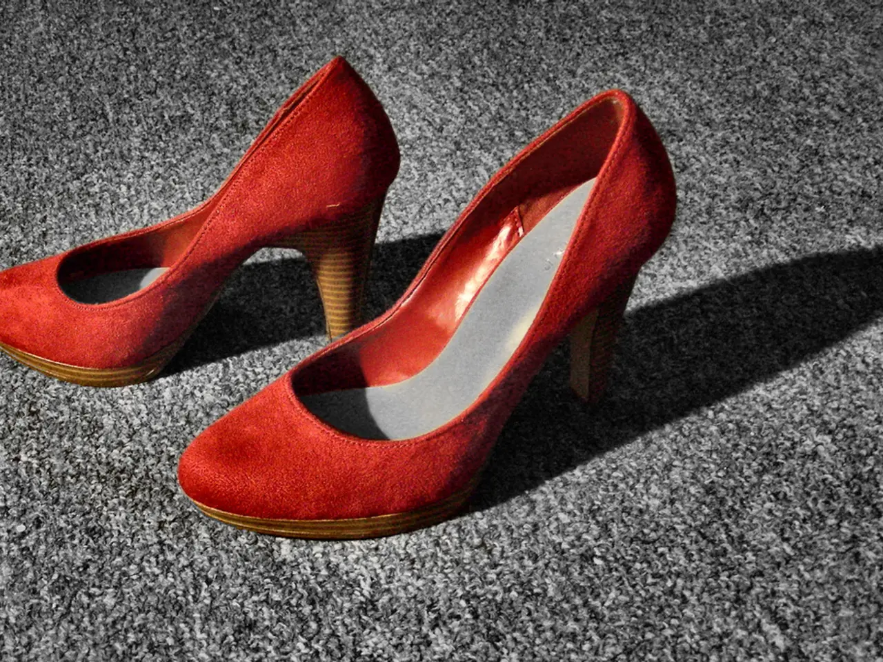 Alleviate Your Dry Feet: Dr. Dennis Gross's Medicated Approach to Eradicate Heel Fissures