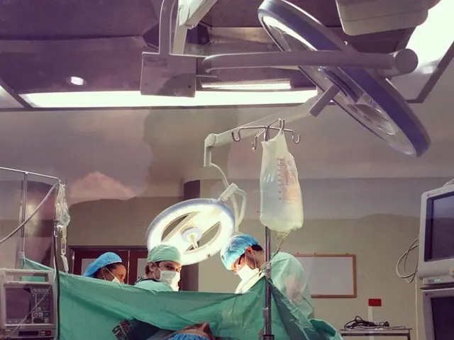 Robot Conducts Pioneering Surgical Procedure Independently: "Notable Achievement in Autonomous...
