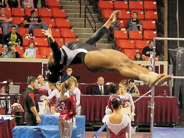 Dramatic weight loss leaves individual nearly unrecognizable, shedding 90 kilos.