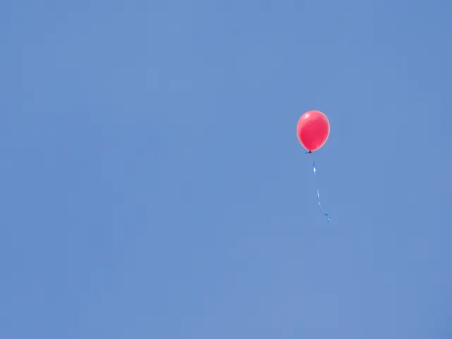 A lesser-known comet outshined Hale-Bopp, captivating the skies a year prior.