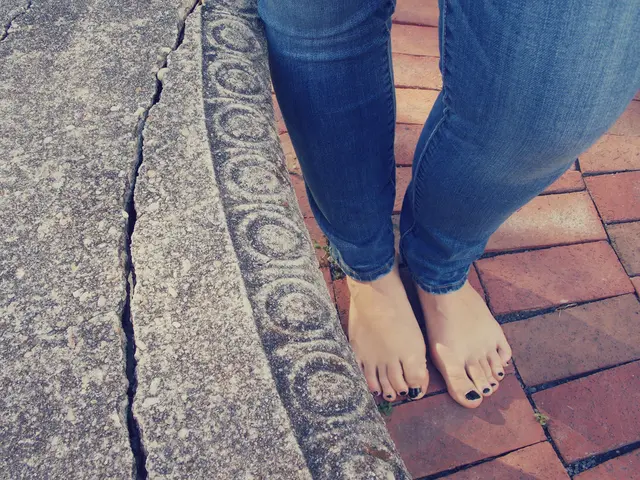 Link Between Heart Failure and Swollen Feet, Remedies, and Additional Insights