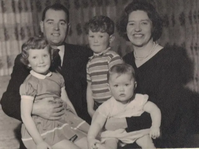 Parents more frequently keep mothers at home compared to fathers when their children are unwell.