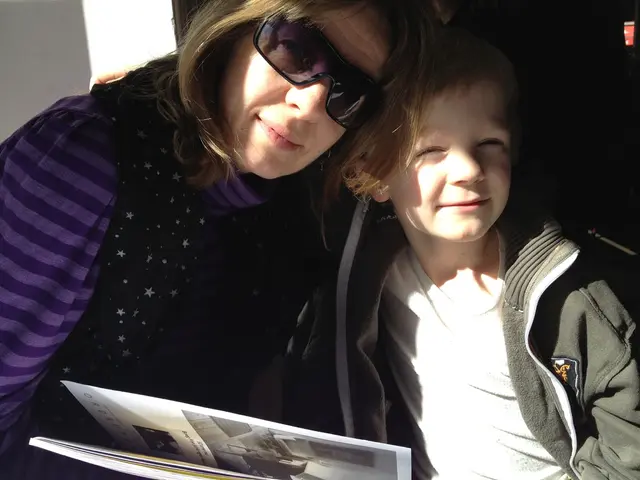 Macular Deterioration in Youth: Causes and Signs