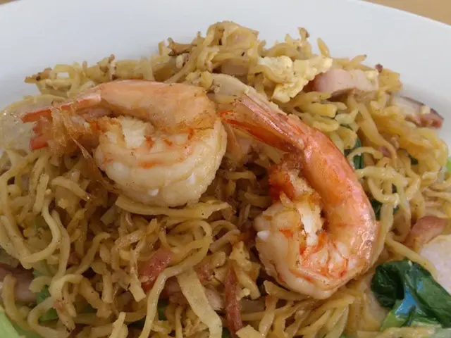 Can food transmission of hepatitis occur?